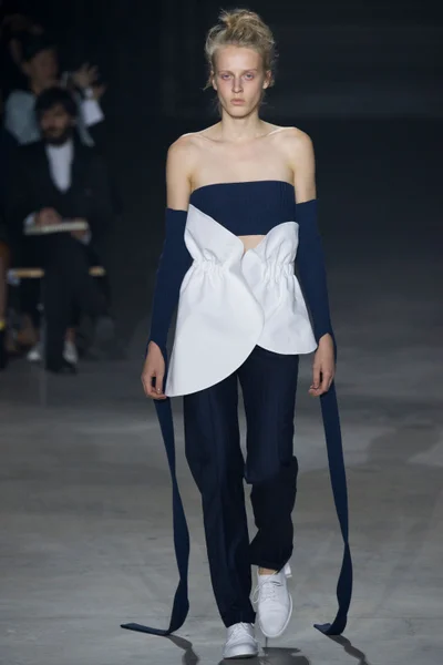 Look 3